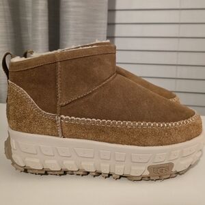 NWOT UGG Venture Daze Ultra Mini Ankle Boot Sz 10